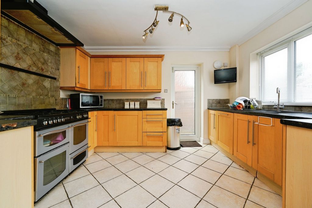 Property photo 2 of 15 Kitchen