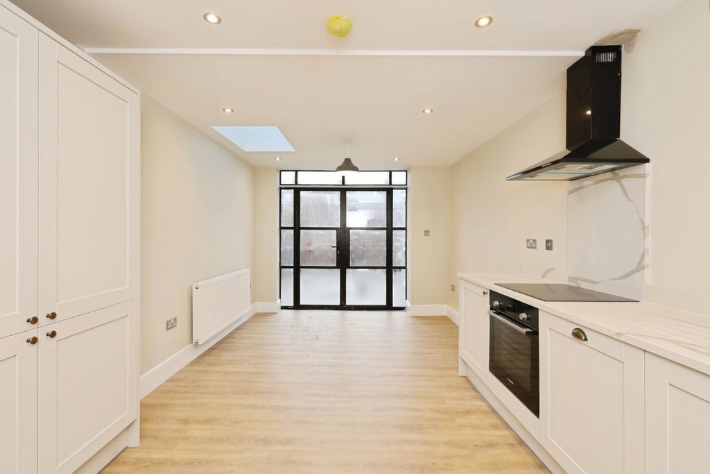 Property photo 2 of 20 Pbox-Img.Jpg