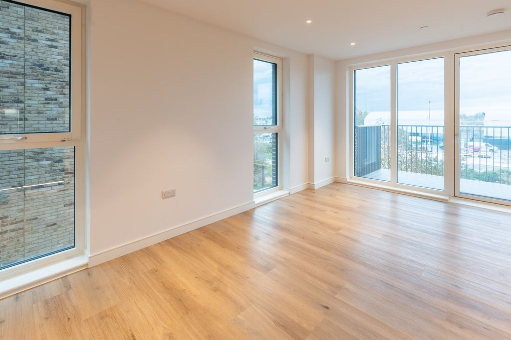 Property photo 3 of 14 Living Area