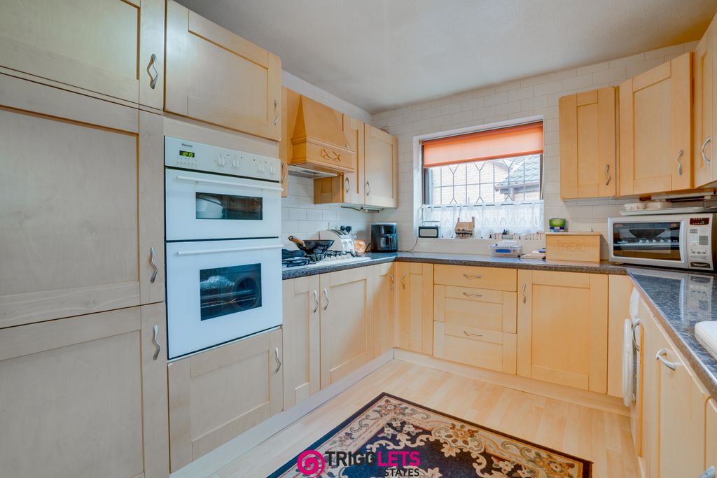 Property photo 3 of 25