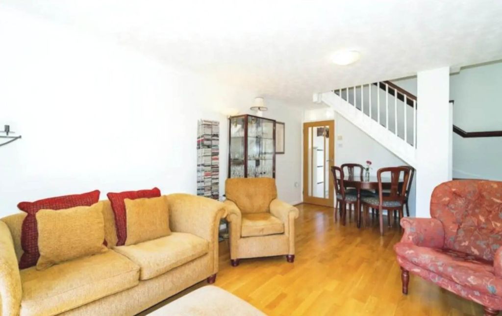 Property photo 2 of 8