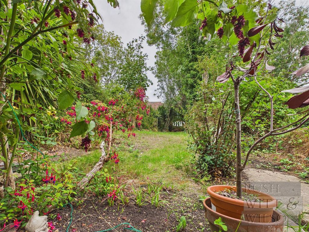 Property photo 2 of 27