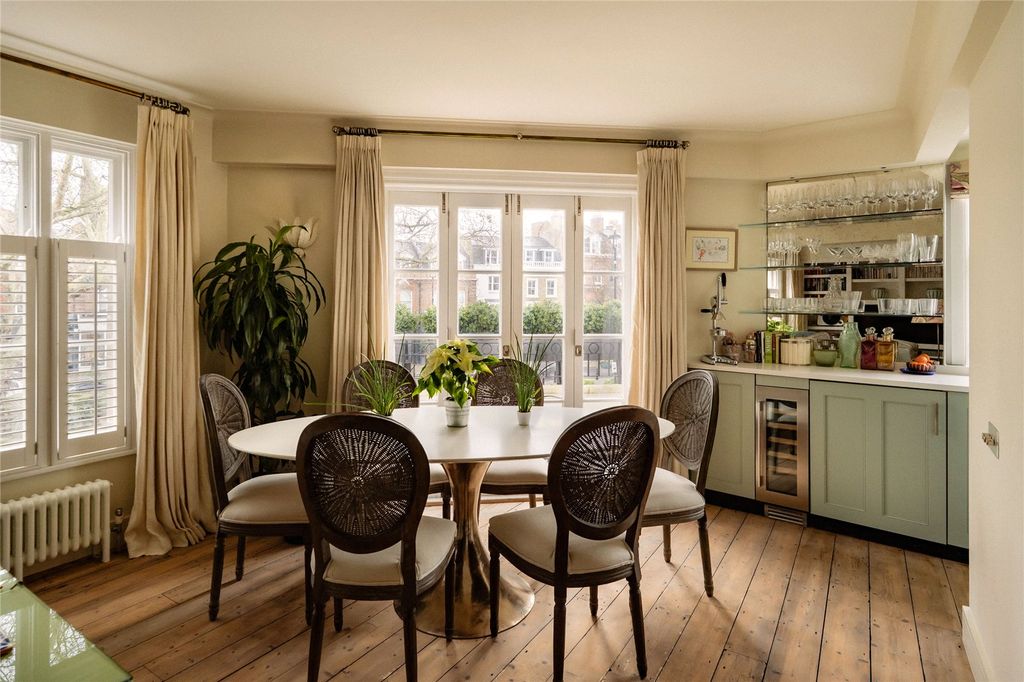 Property photo 1 of 9 Dining Space