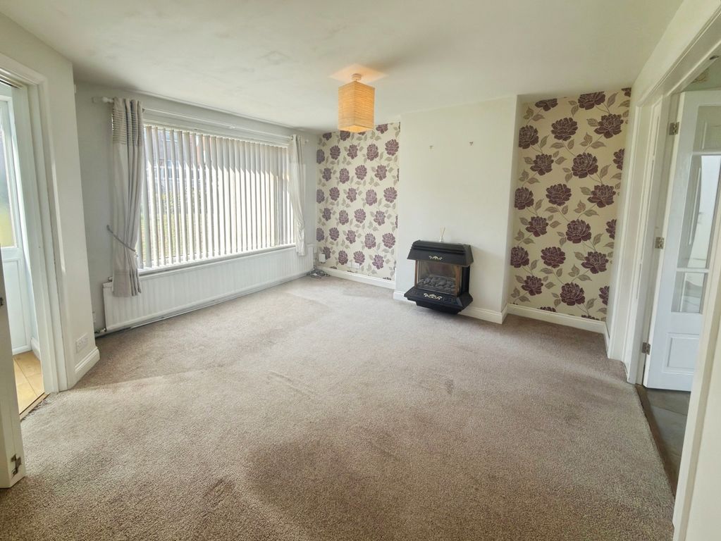 Property photo 2 of 12 Living Room
