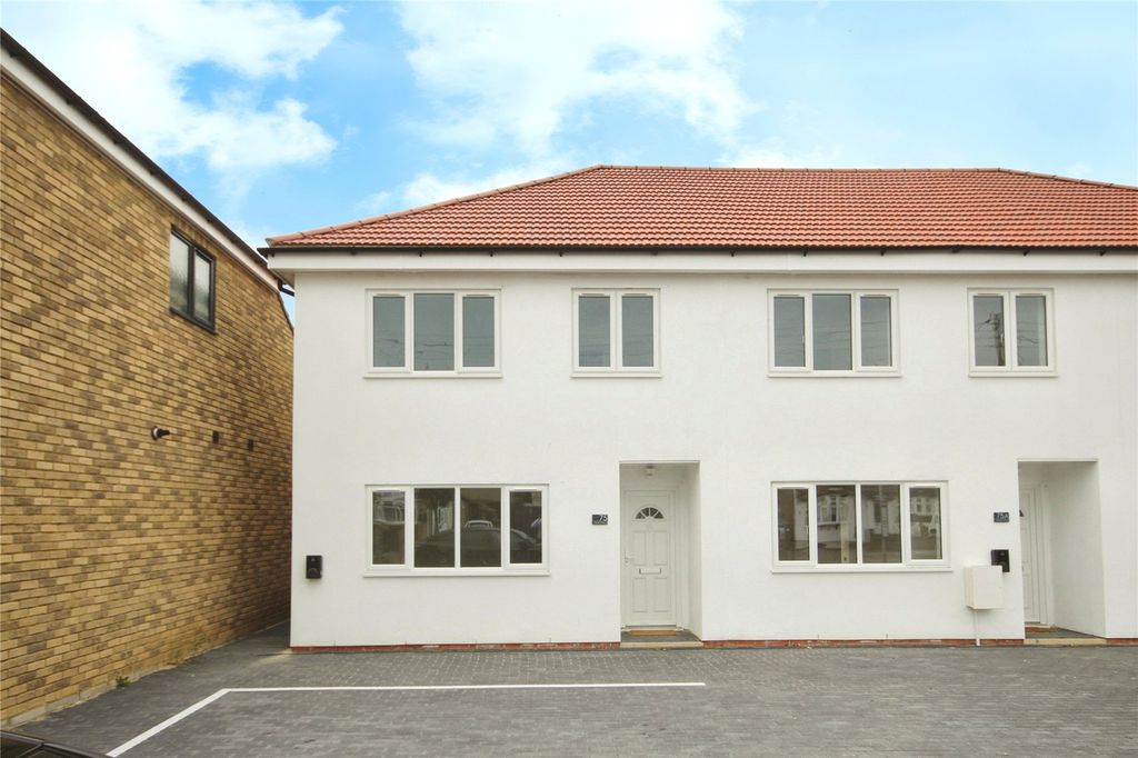 Property photo 1 of 9 Picture No. 10