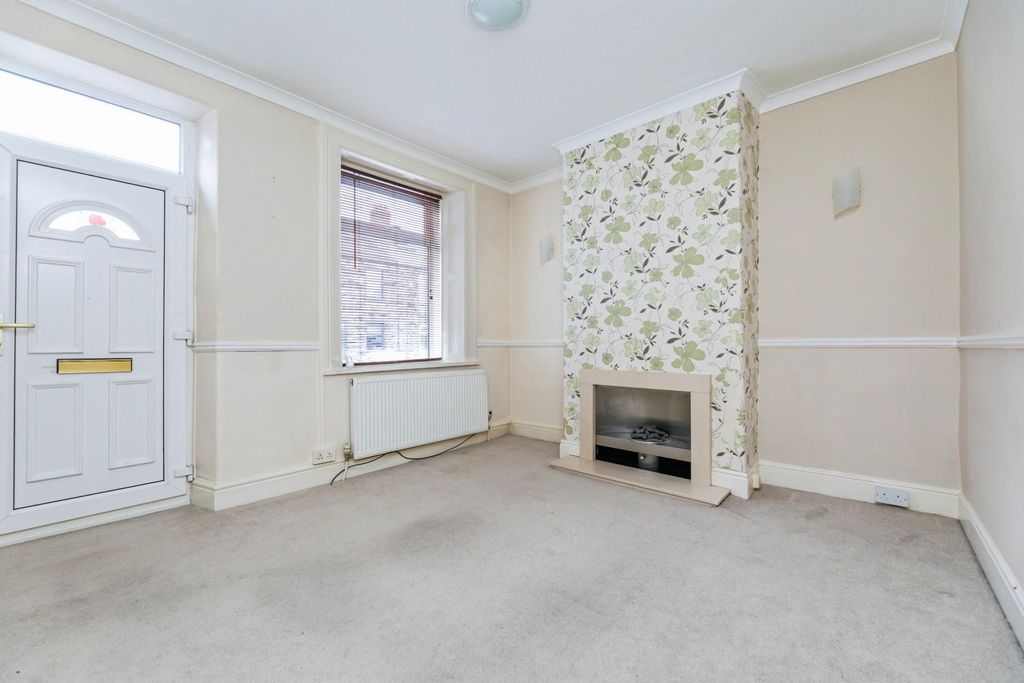 Property photo 3 of 18 8313461B-2A8A6852.Jpg