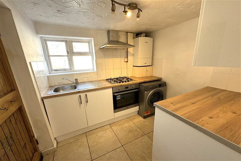 Property photo 3 of 10 (Main)