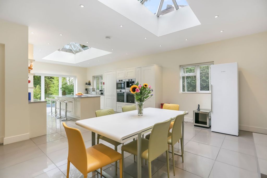 Property photo 2 of 27