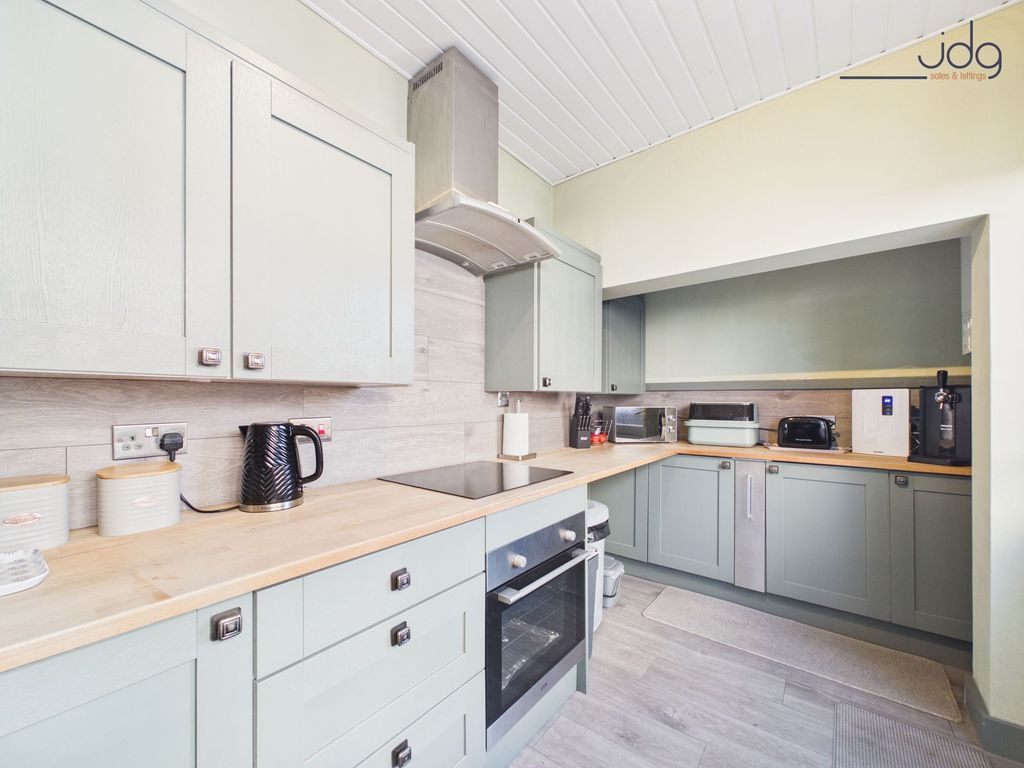Property photo 2 of 17 Kitchen