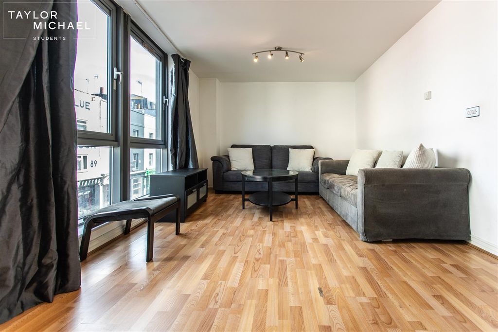 Property photo 3 of 20 Living Room