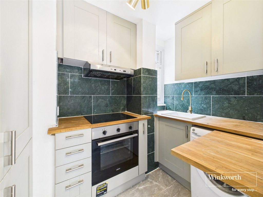 Property photo 2 of 9 Kitchen