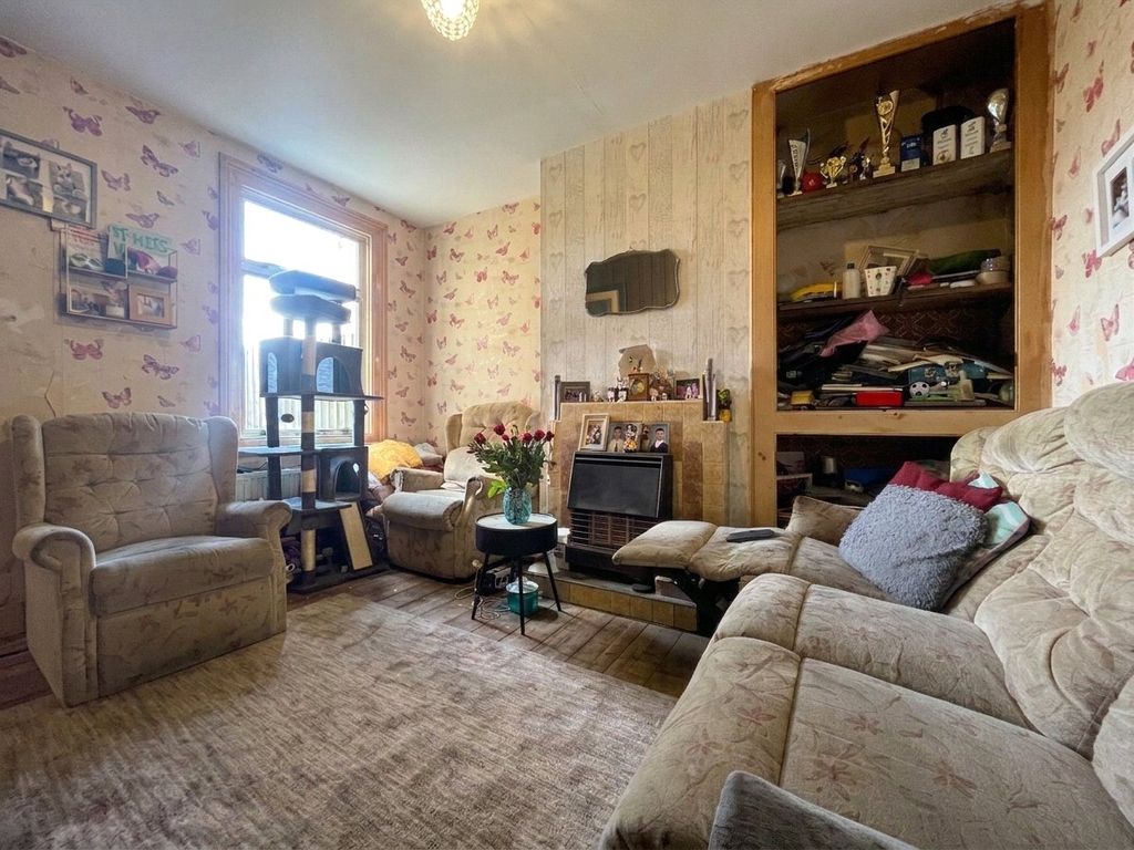 Property photo 2 of 16 Picture No. 15