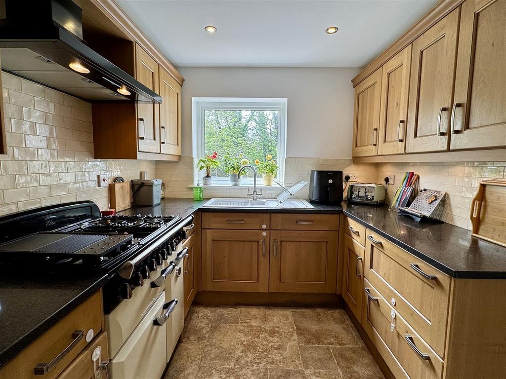 Property photo 2 of 28 Kitchen