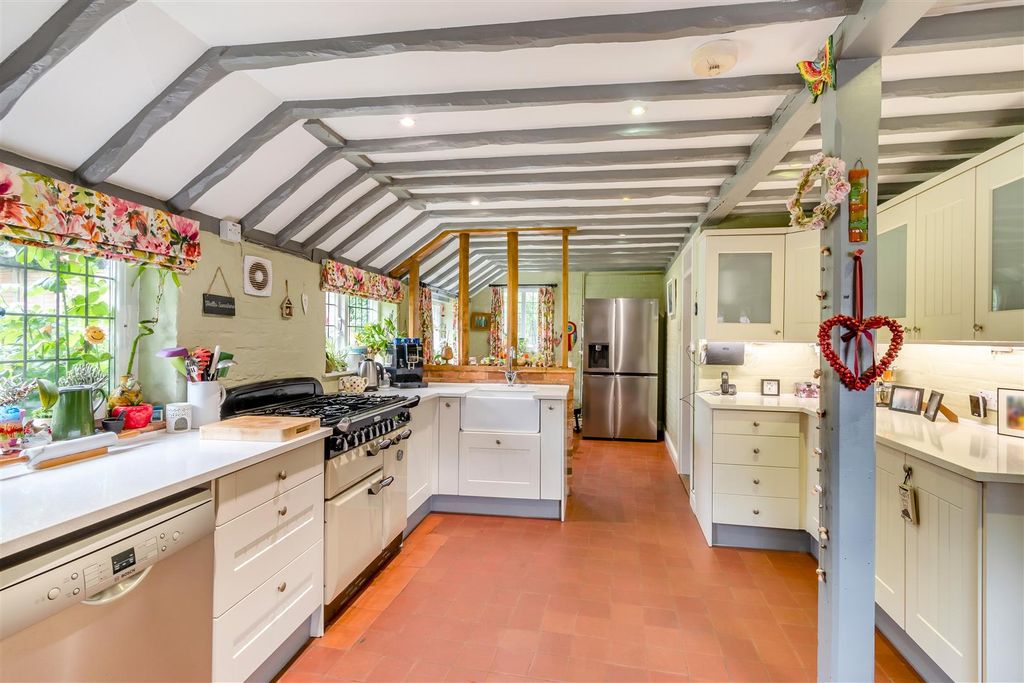 Property photo 3 of 27 Kitchen