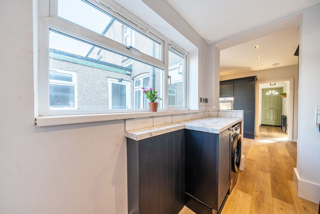 Property photo 3 of 17 1433035-13-69Bc28...