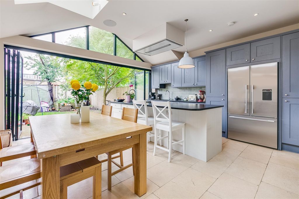 Property photo 1 of 9 Kitchen