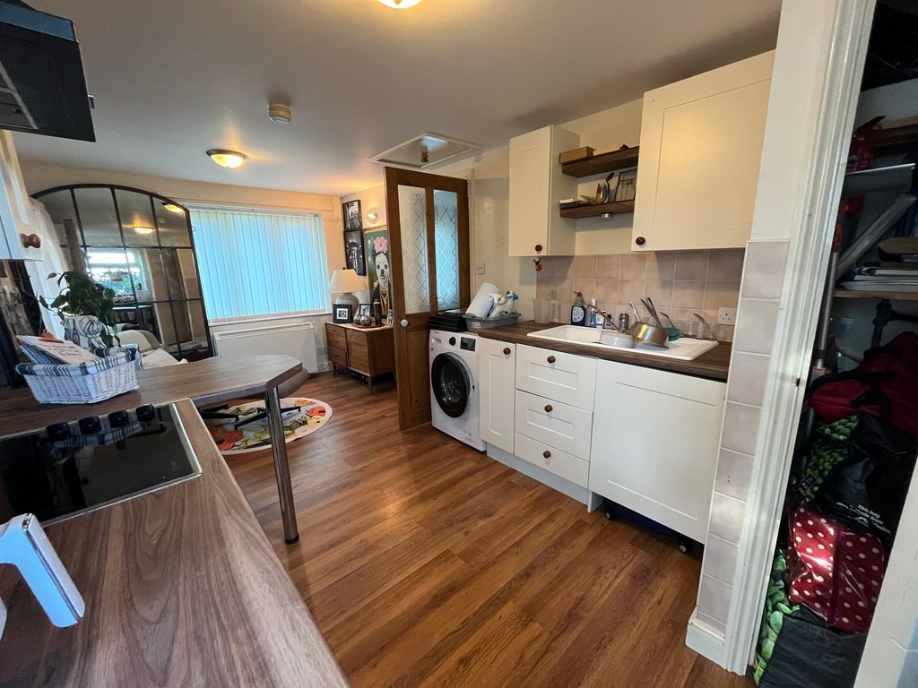 Property photo 2 of 8