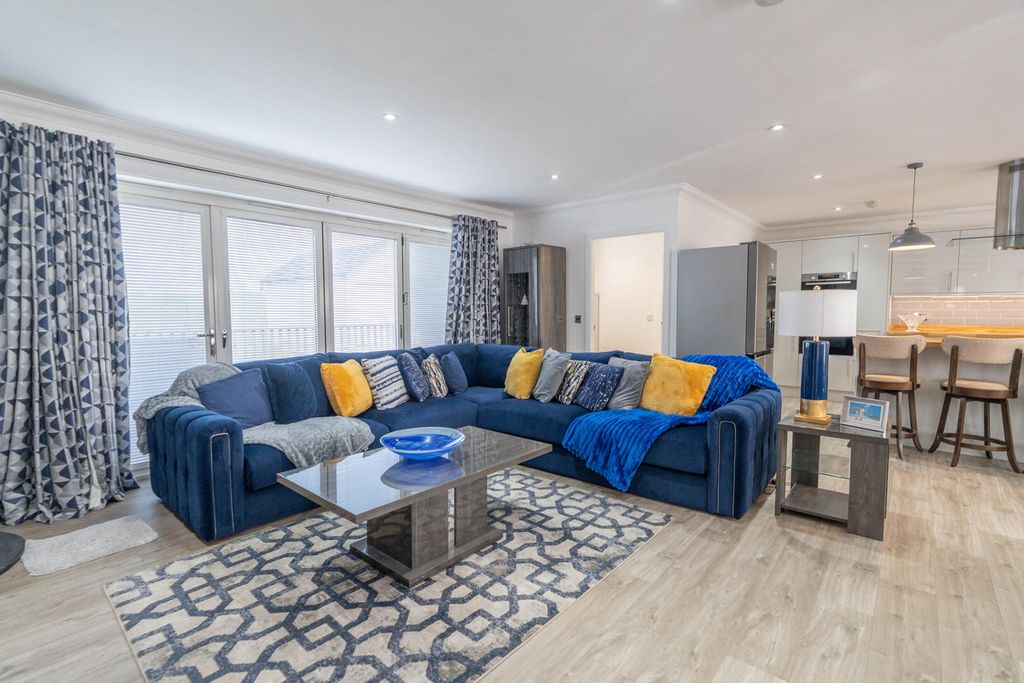 Property photo 3 of 37 Living Room