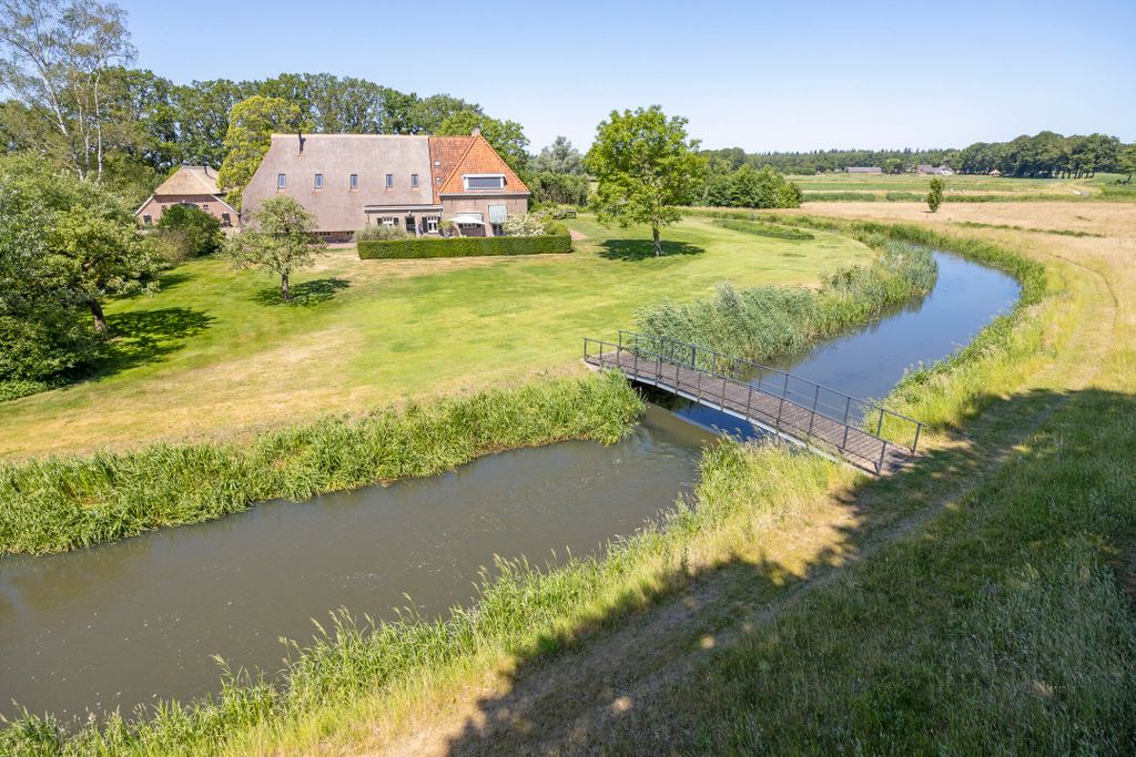 Property photo 3 of 85