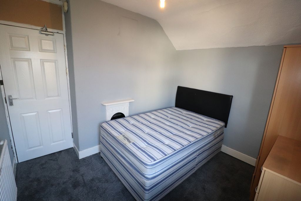 Property photo 1 of 3