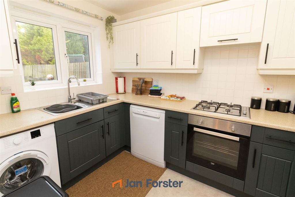 Property photo 3 of 12 Kitchen