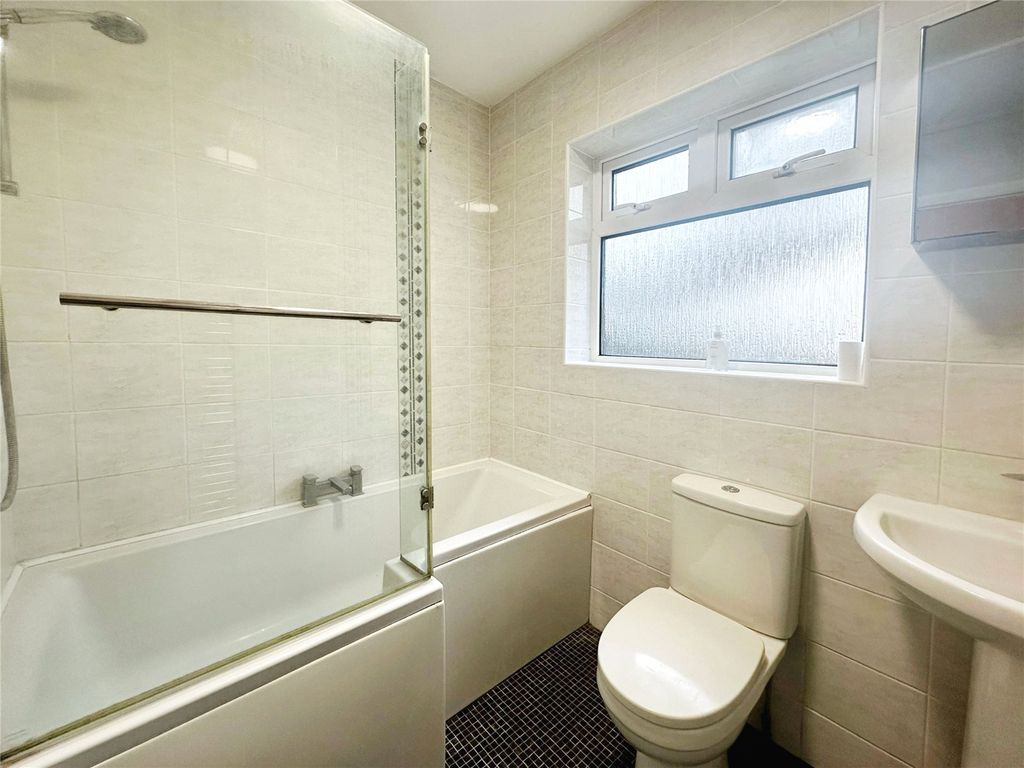 Property photo 3 of 14 Bathroom