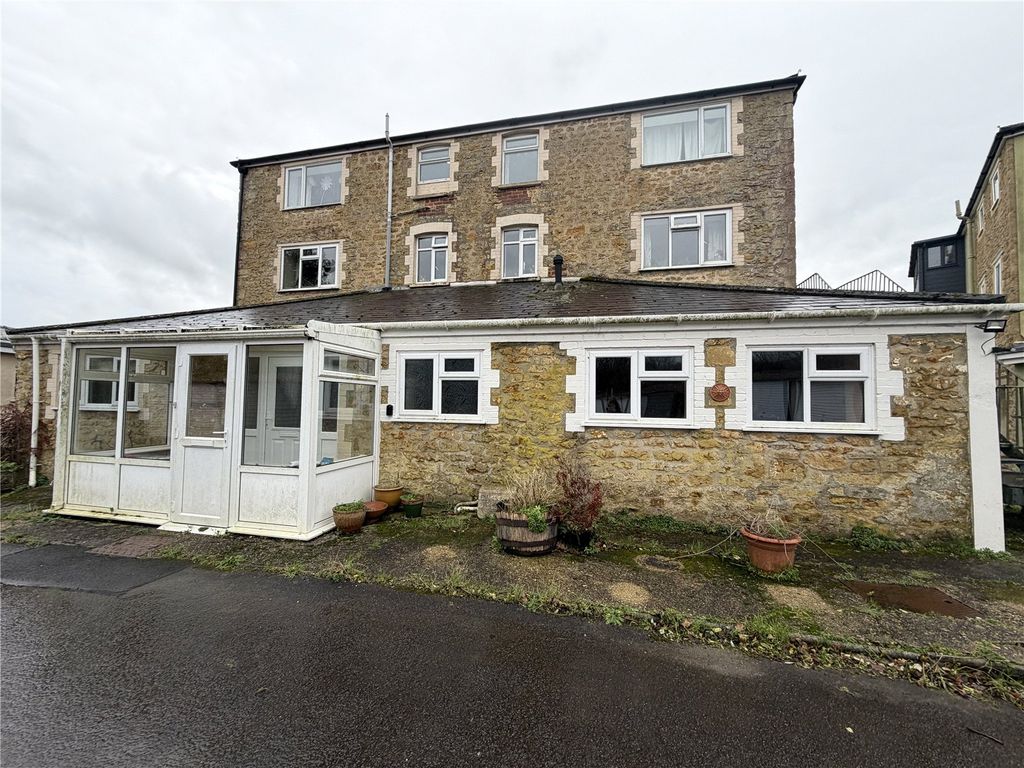 Property photo 1 of 19 Picture No. 05