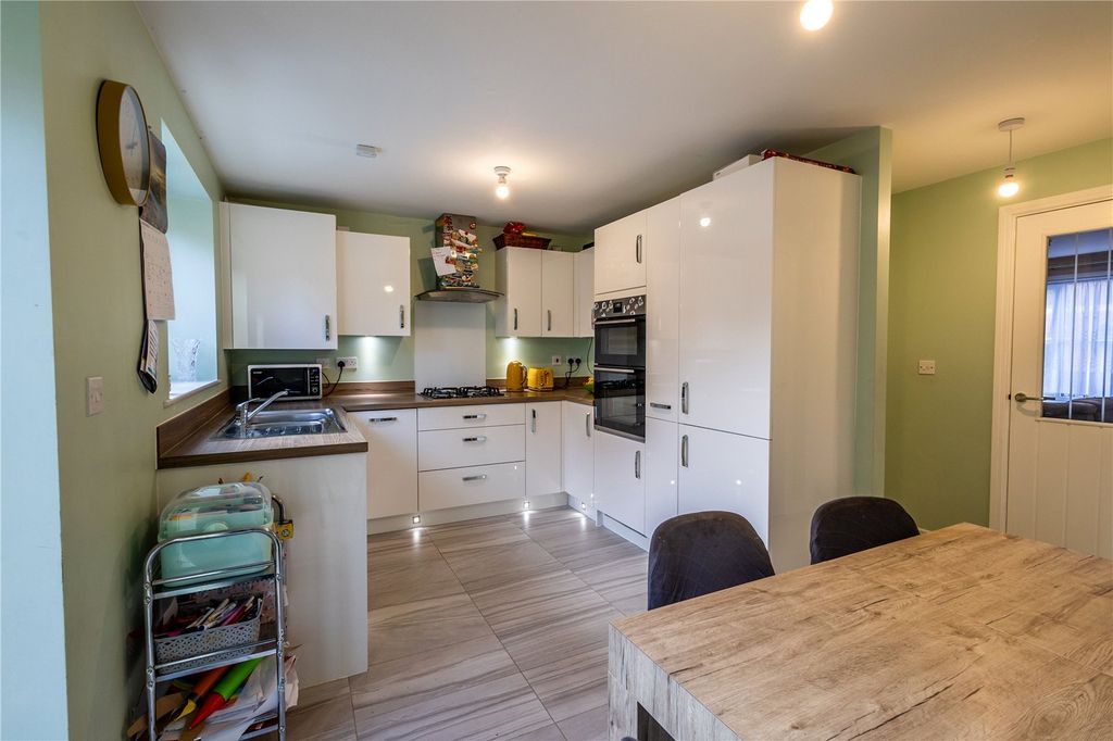 Property photo 2 of 34 Picture No. 14