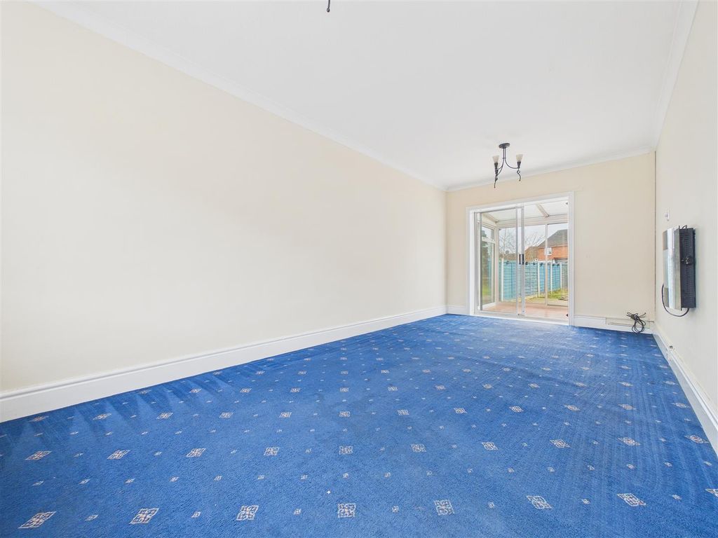 Property photo 2 of 11 Cam01407G0-Pr0115-Still004.Jpg