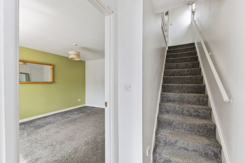 Property photo 2 of 27