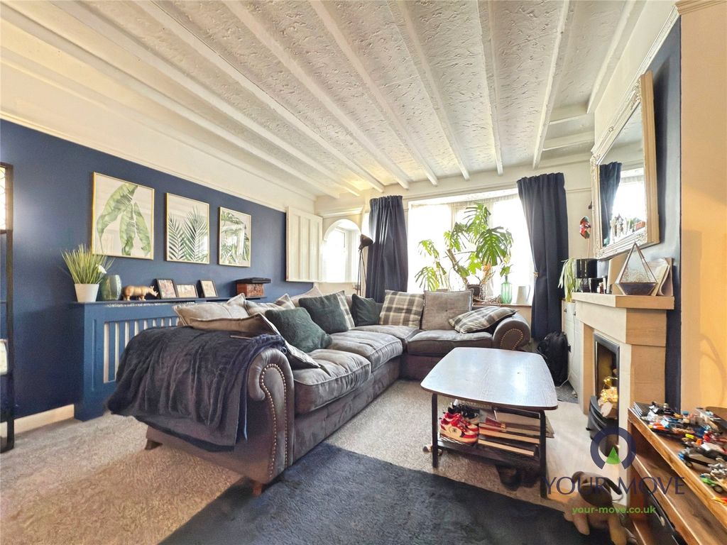 Property photo 2 of 11 Lounge