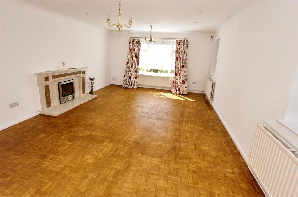Property photo 2 of 21