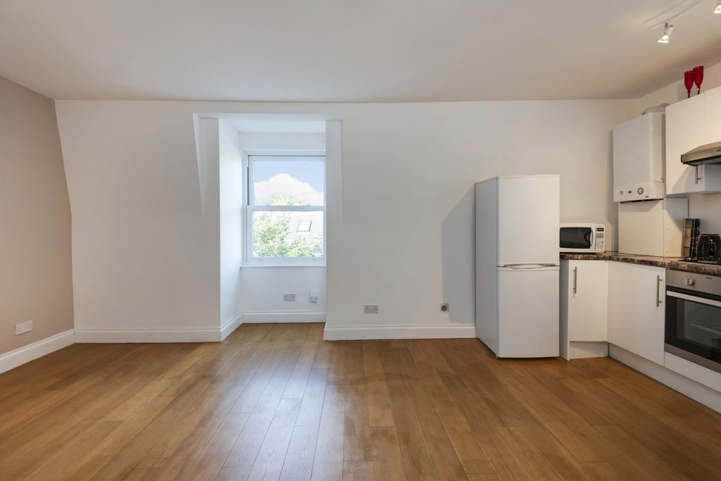 Property photo 3 of 25