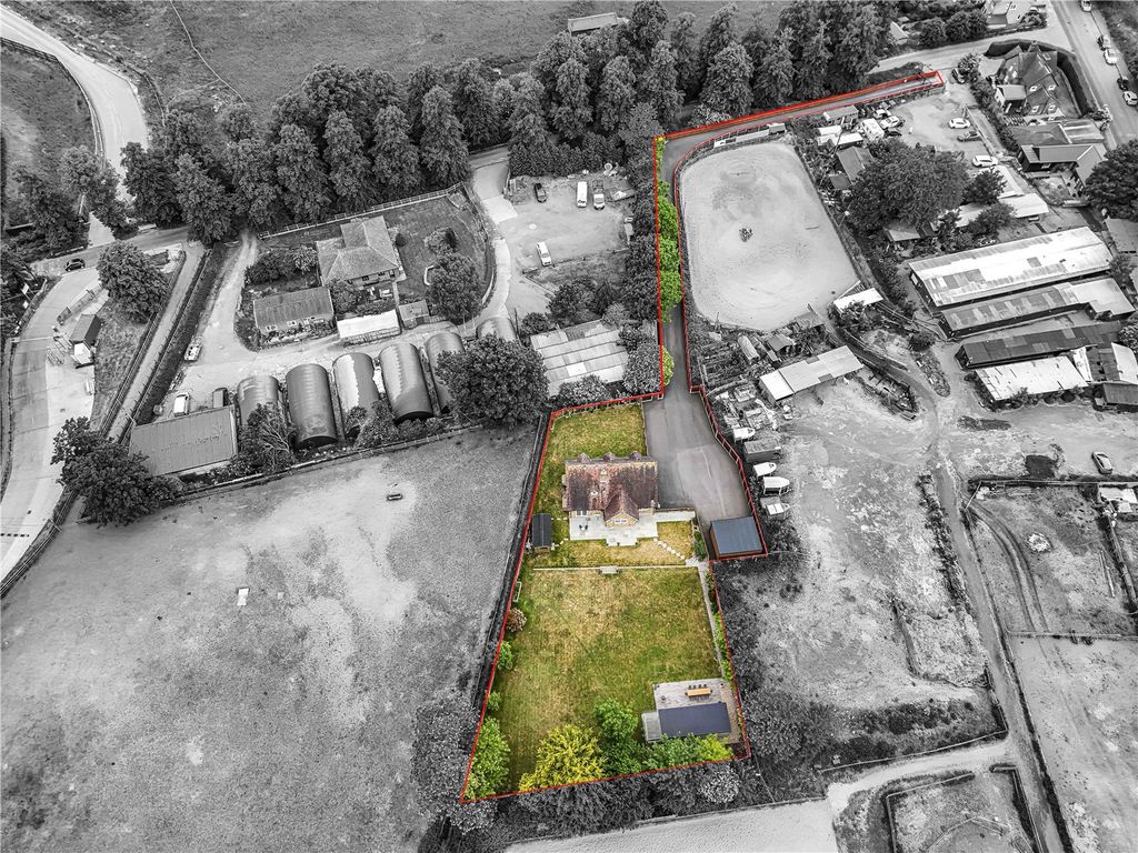 Property photo 3 of 33 Plot Outline