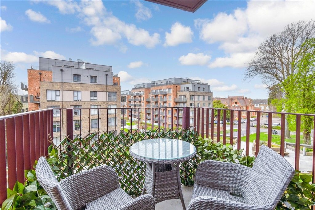 Property photo 2 of 8 Balcony / Terrace
