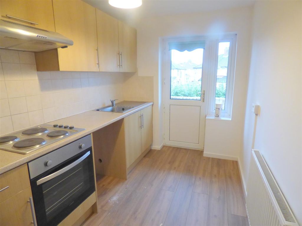 Property photo 3 of 7 Kitchen