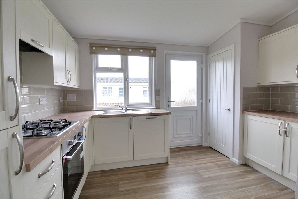 Property photo 2 of 10 Kitchen