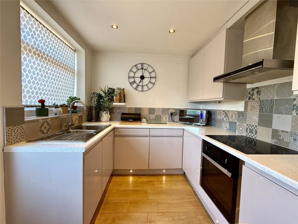 Property photo 3 of 17 Kitchen