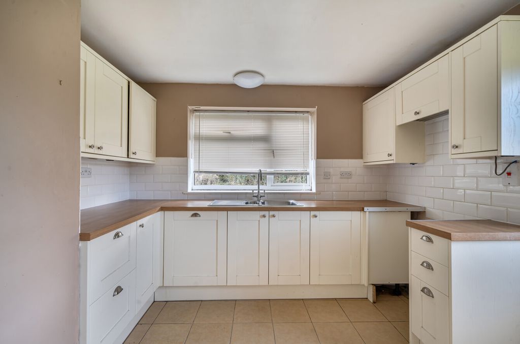 Property photo 2 of 24 1408096-12-698B3A...