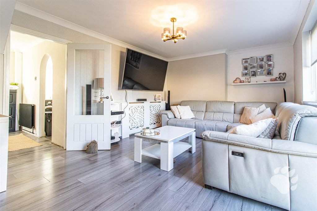 Property photo 3 of 17 Lounge/Diner