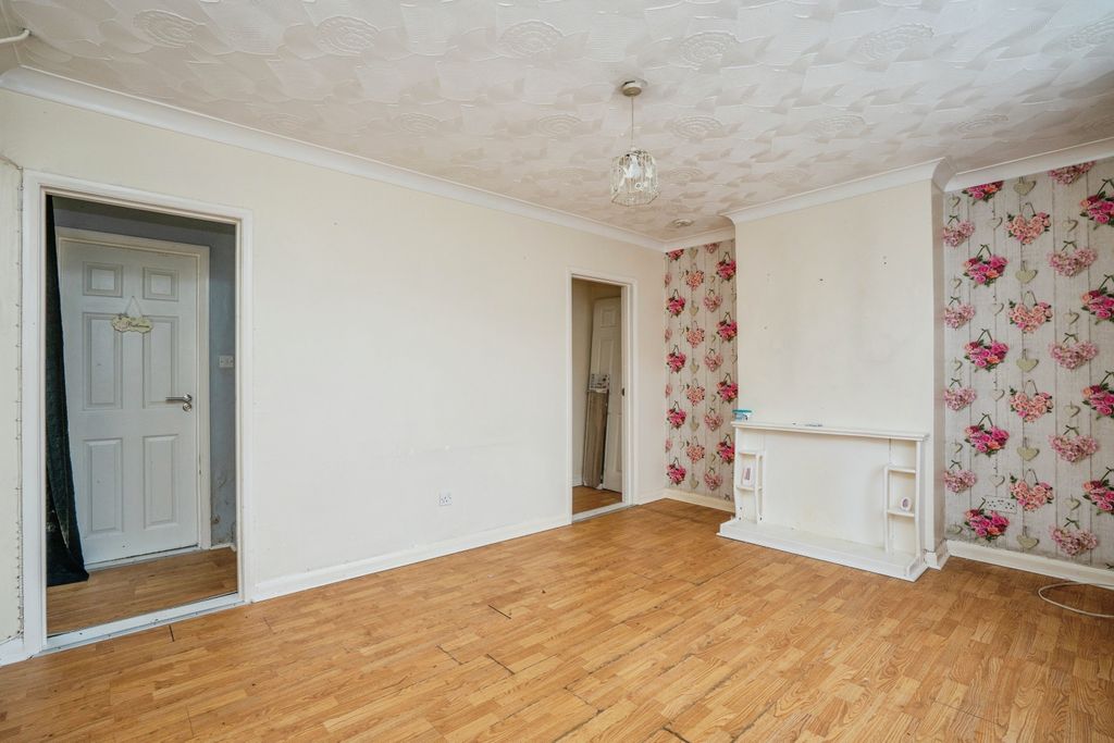 Property photo 3 of 18