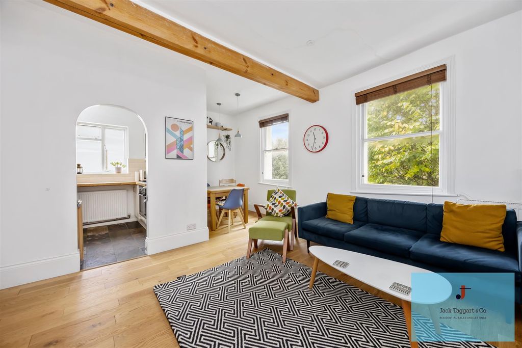 Property photo 3 of 18