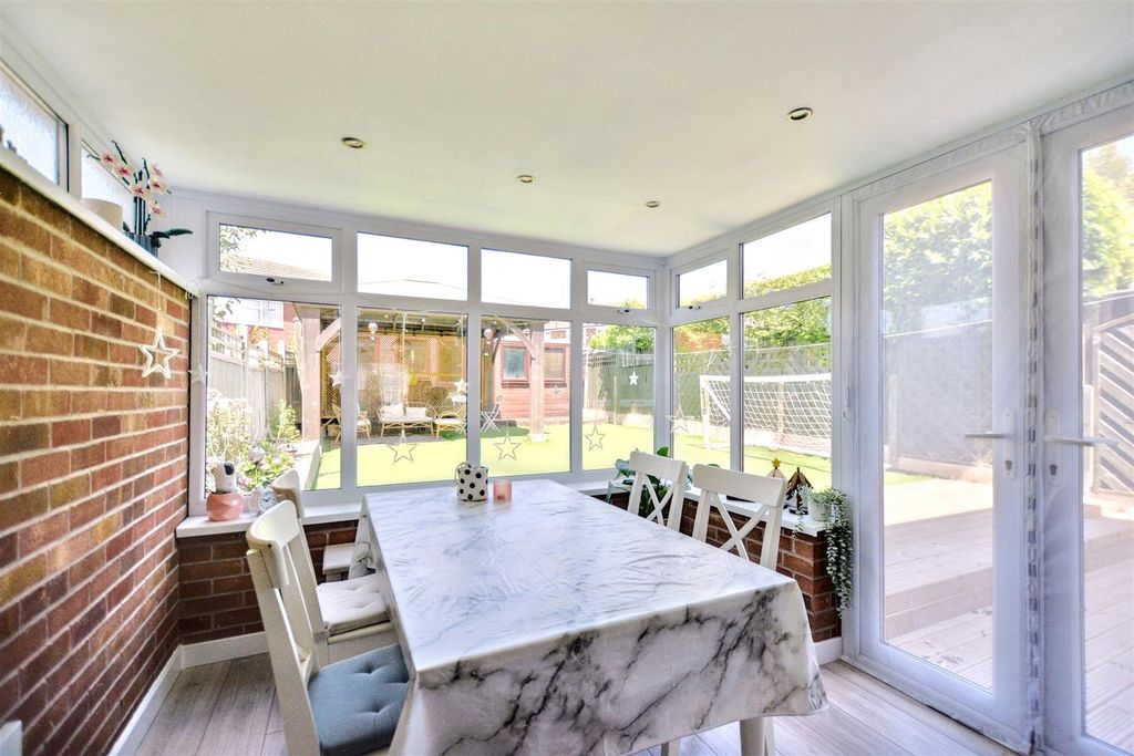 Property photo 3 of 25 Conservatory_1.Jpeg