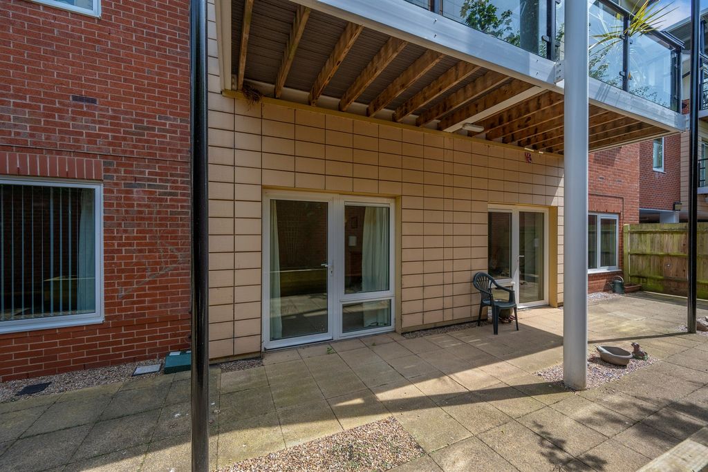 Property photo 2 of 20