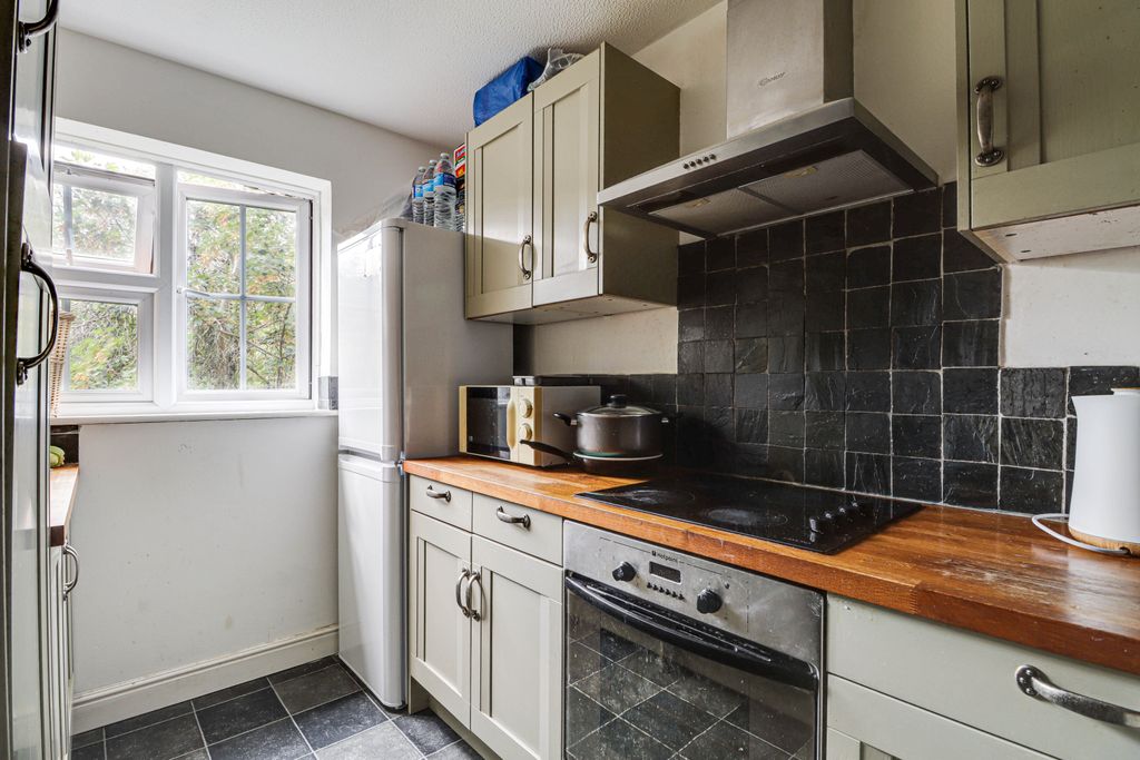 Property photo 3 of 8 Kitchen