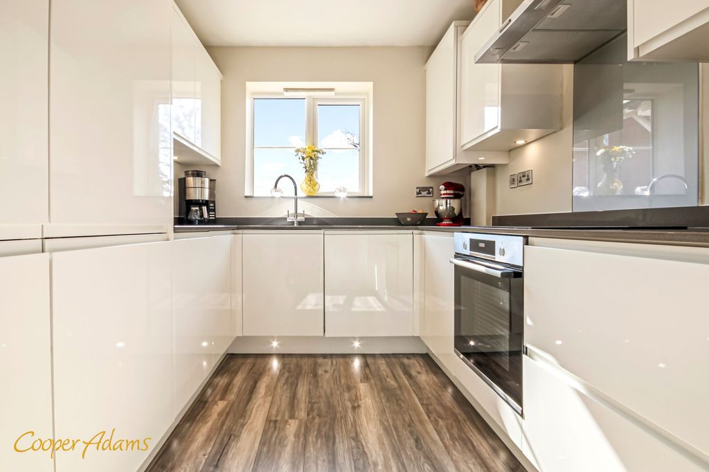 Property photo 3 of 17 Kitchen