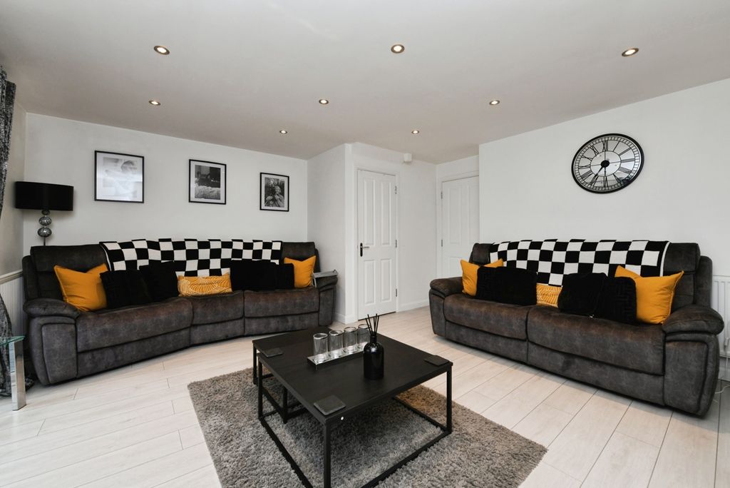 Property photo 3 of 16 Photo