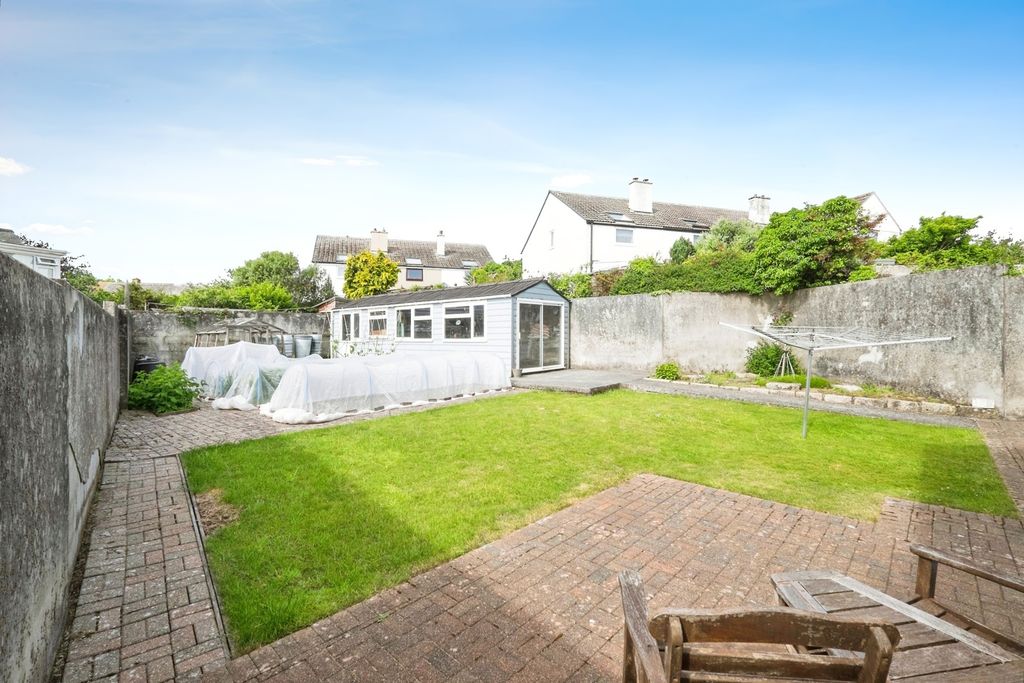 Property photo 3 of 17 Photo