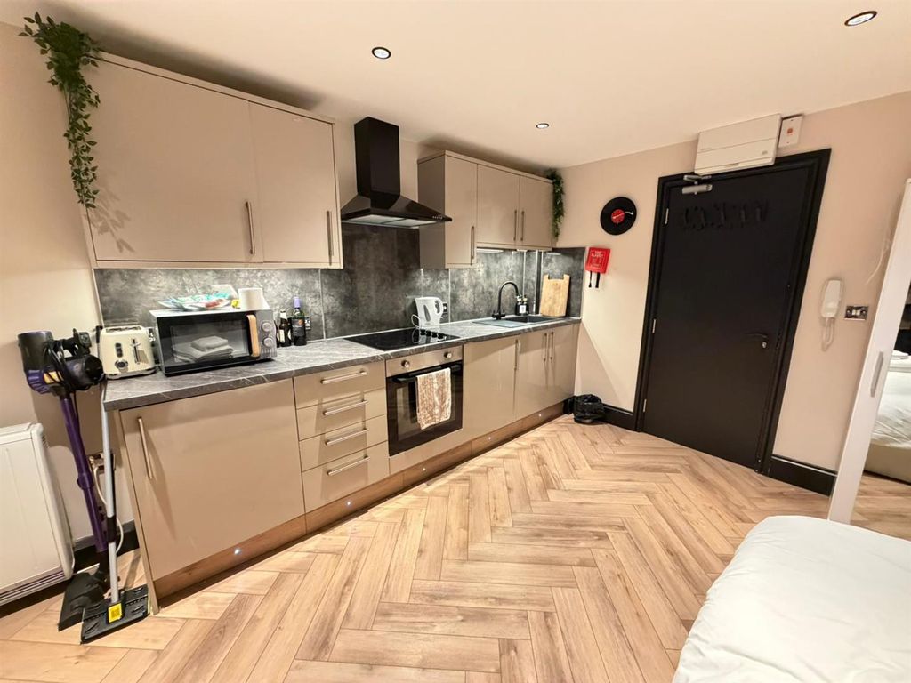 Property photo 2 of 4 Kitchen.Jpg