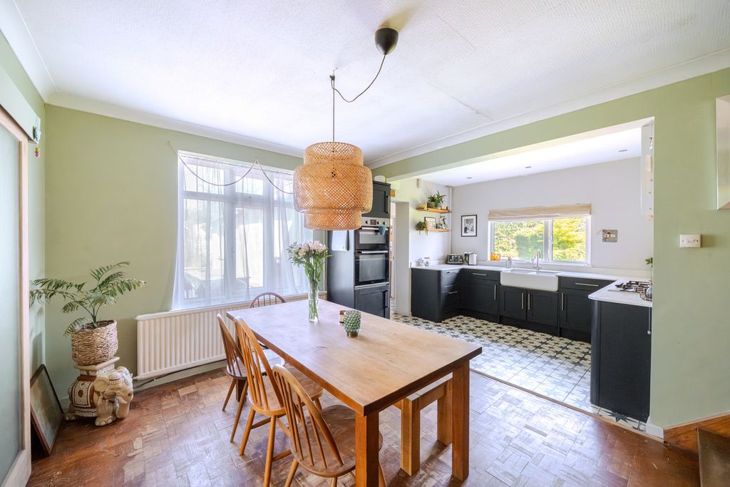 Property photo 2 of 33